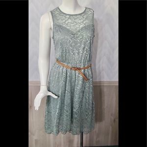 ❤️ As U Wish High Low Dress Beautiful Lace Overed with Belt. Size Small